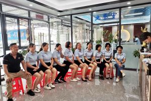 廣州鈑金制作加工廠，早上團(tuán)建活動開開心心工作【恒宇泰金屬】