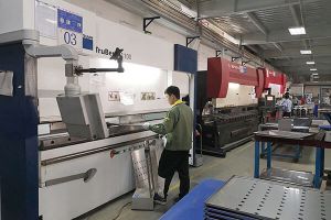 鈑金加工中折彎加工彎模安全調(diào)試