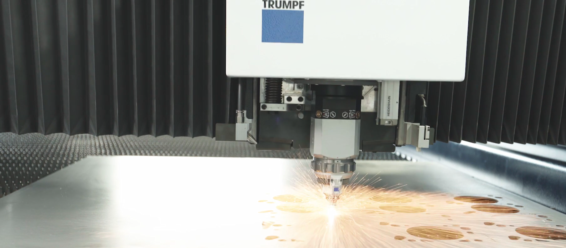 不銹鋼板激光切割加工如何選擇設(shè)備