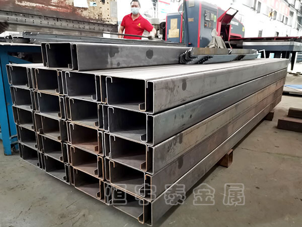 不銹鋼和碳鋼之間存在著顯著的差異